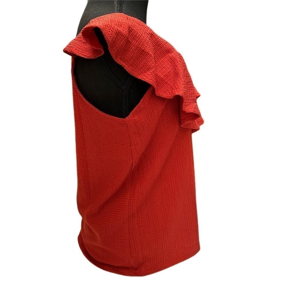Nine West Women’s M Tiered Flutter Sleeveless Top Dogwood Leaf Red - Picture 3 of 14